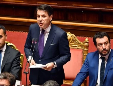 Le Monde: «Η νέα ιταλική κυβέρνηση θα συγκρουστεί με την ΕΕ - Δώστε λύση τώρα στο ελληνικό χρέος πριν να είναι αργά... »